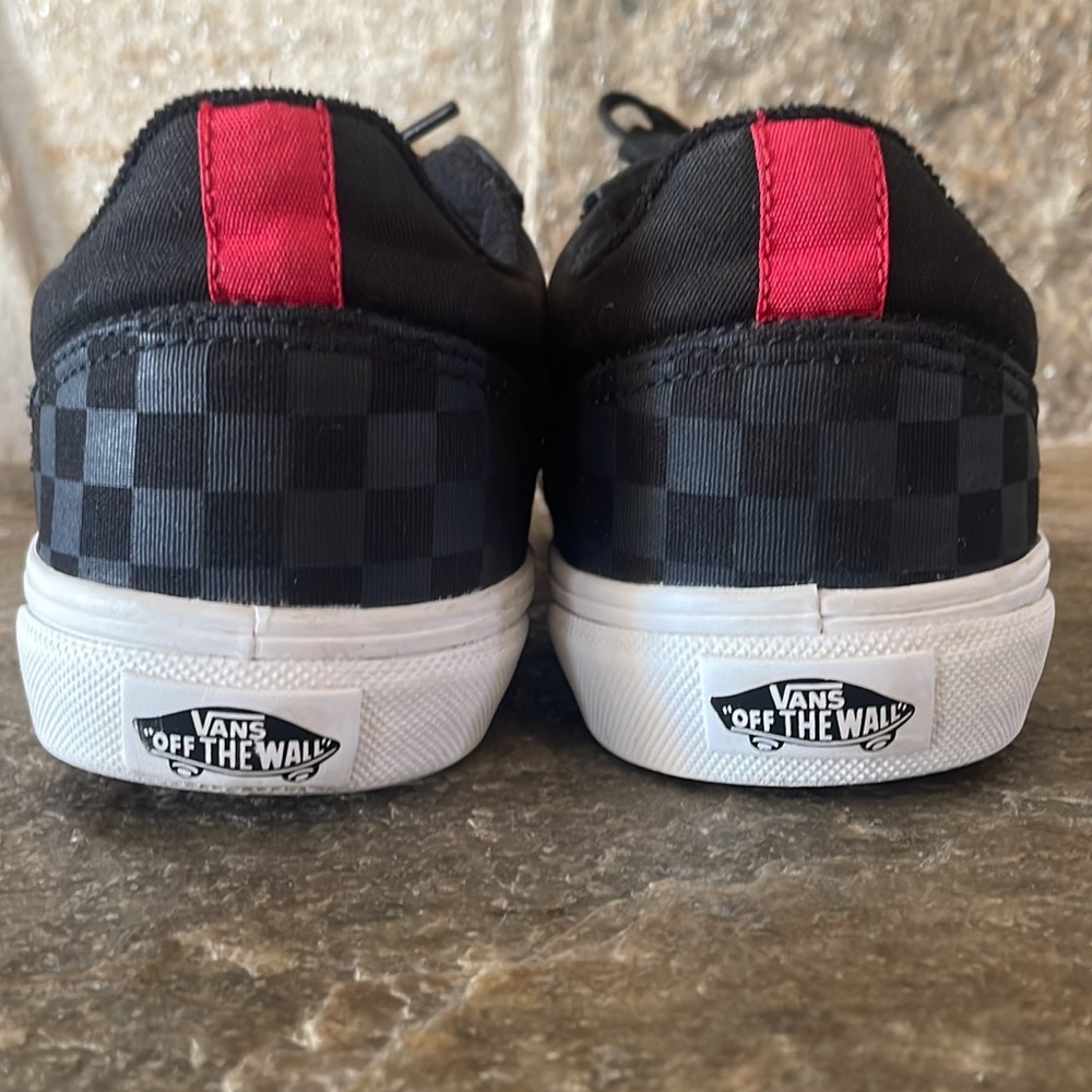 Vans - Picture 3 of 7